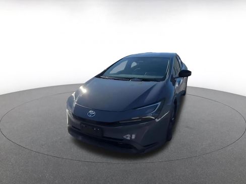 Used 2025 Toyota Prius LE image 7