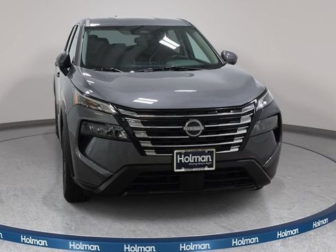 Used 2025 Nissan Rogue SV AWD/4WD image 3