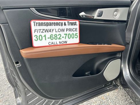 Used 2022 Lincoln Nautilus Reserve w/ Equipment Group 202A image 16