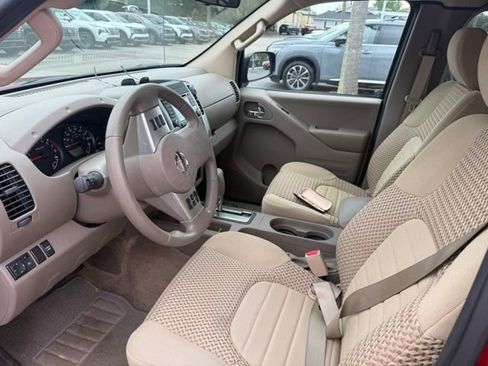 Used 2017 Nissan Frontier SV RWD image 2