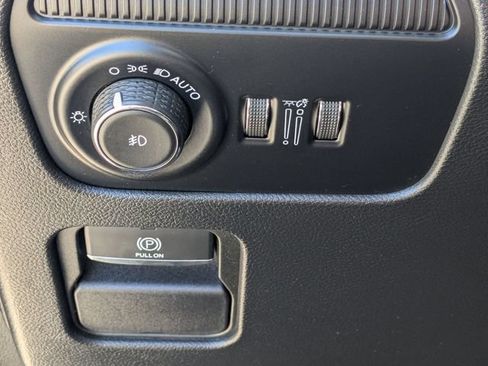 Used 2025 Jeep Wagoneer Series II AWD/4WD image 16