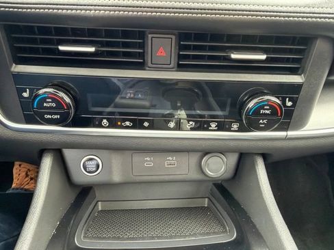 Used 2023 Nissan Rogue SV w/ SV Premium B Package AWD/4WD image 41