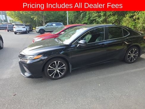 Used 2020 Toyota Camry SE w/ Convenience Package FWD image 10