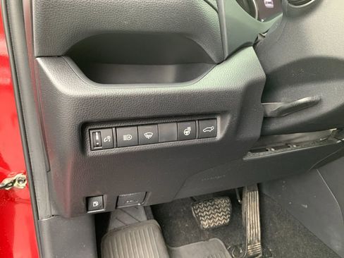 Used 2021 Toyota RAV4 XLE Premium image 30