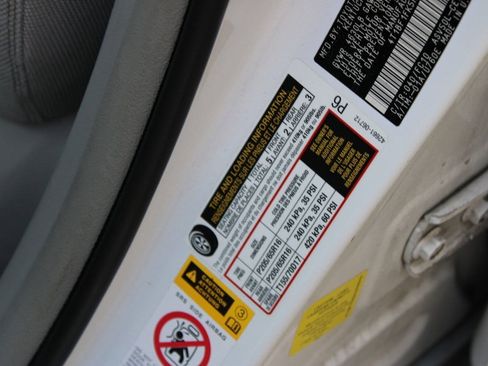 Used 2017 Toyota Camry LE image 26