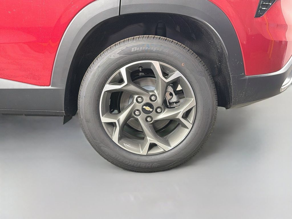 New 2026 Chevrolet Trax LT w/ Driver Confidence Package FWD image 28