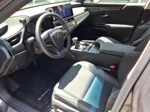 Certified 2023 Lexus ES 250 w/ Premium Package AWD/4WD image 16
