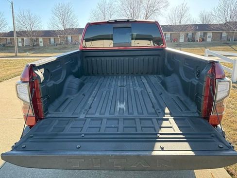 Used 2018 Nissan Titan S image 7