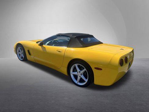 Used 2004 Chevrolet Corvette Convertible w/ Preferred Equipment Group RWD image 6