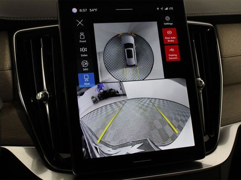 Certified 2025 Volvo XC90 B6 Plus w/ Protection Package Premier image 13