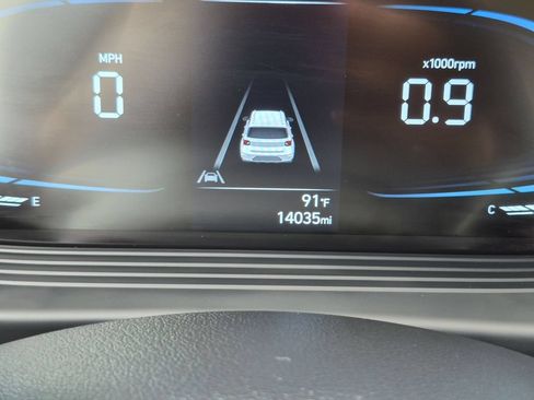 Used 2025 Hyundai Venue SEL FWD image 16