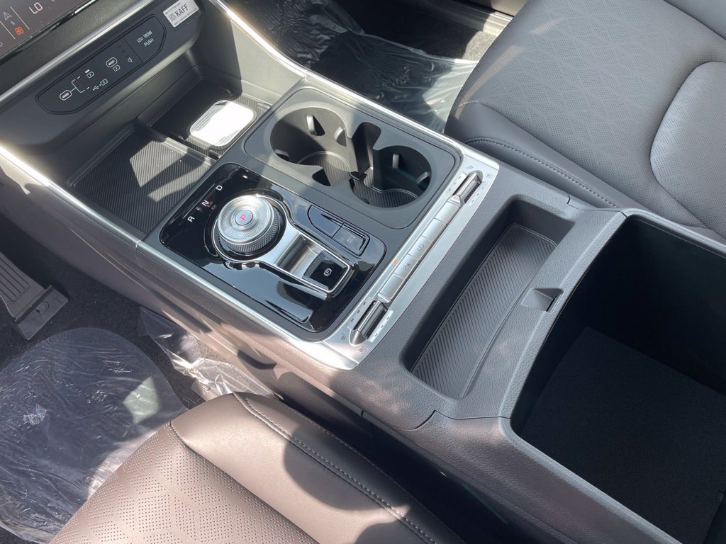 New 2027 Kia Carnival SX FWD image 9