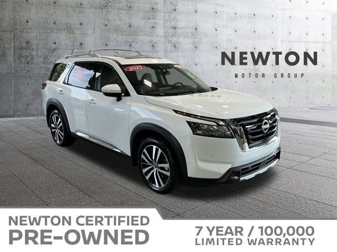 Used 2025 Nissan Pathfinder Platinum w/ Cargo Package FWD image 1