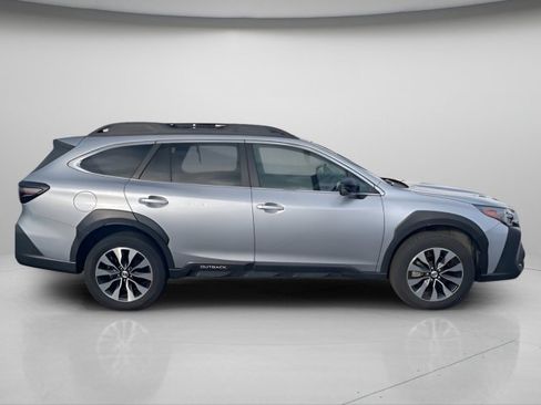 Used 2023 Subaru Outback Limited image 6