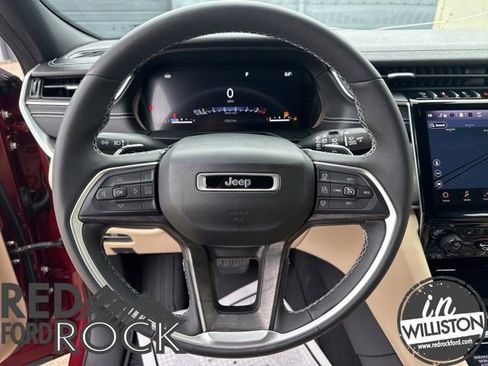 Used 2023 Jeep Grand Cherokee L Limited AWD/4WD image 16