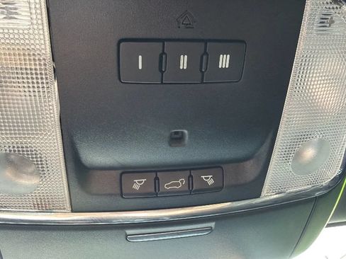 Used 2018 Jeep Grand Cherokee Altitude RWD image 19
