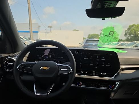 New 2027 Chevrolet Equinox LT w/ Convenience Package II AWD/4WD image 12