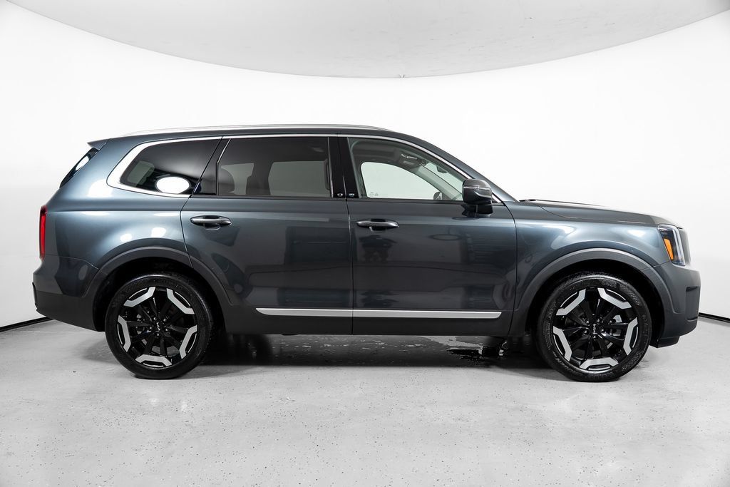 Used 2024 Kia Telluride S w/ S Sunroof Package FWD image 3
