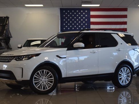 Used 2017 Land Rover Discovery HSE image 11