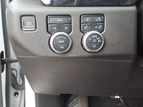 Used 2024 GMC Sierra 1500 SLT image 19