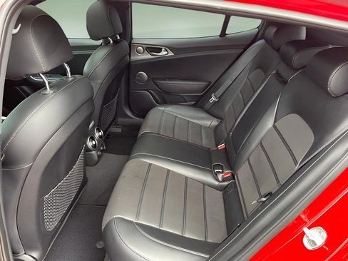 Used 2018 Kia Stinger GT2 image 27