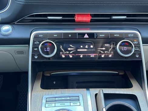 Used 2023 Genesis GV80 2.5T w/ Prestige 20" Package image 35