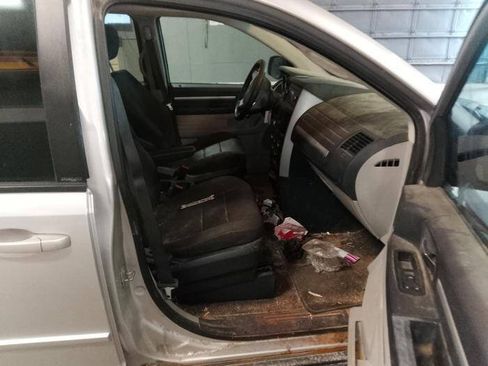 Used 2010 Dodge Grand Caravan SE FWD image 31