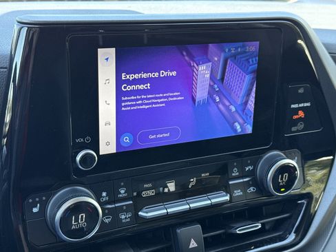 Used 2023 Toyota Highlander XLE image 27