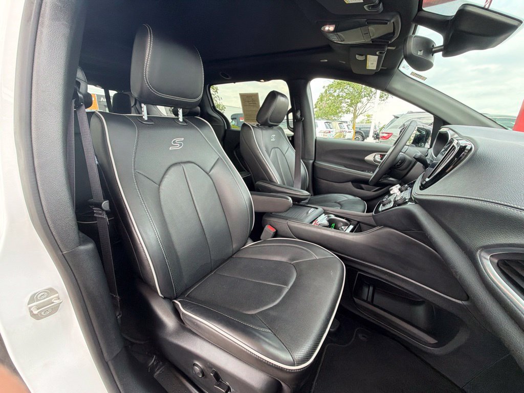 Used 2024 Chrysler Pacifica Limited w/ S Appearance Package AWD/4WD image 40