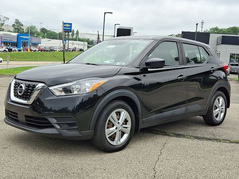 Used 2020 Nissan Kicks S FWD image 3