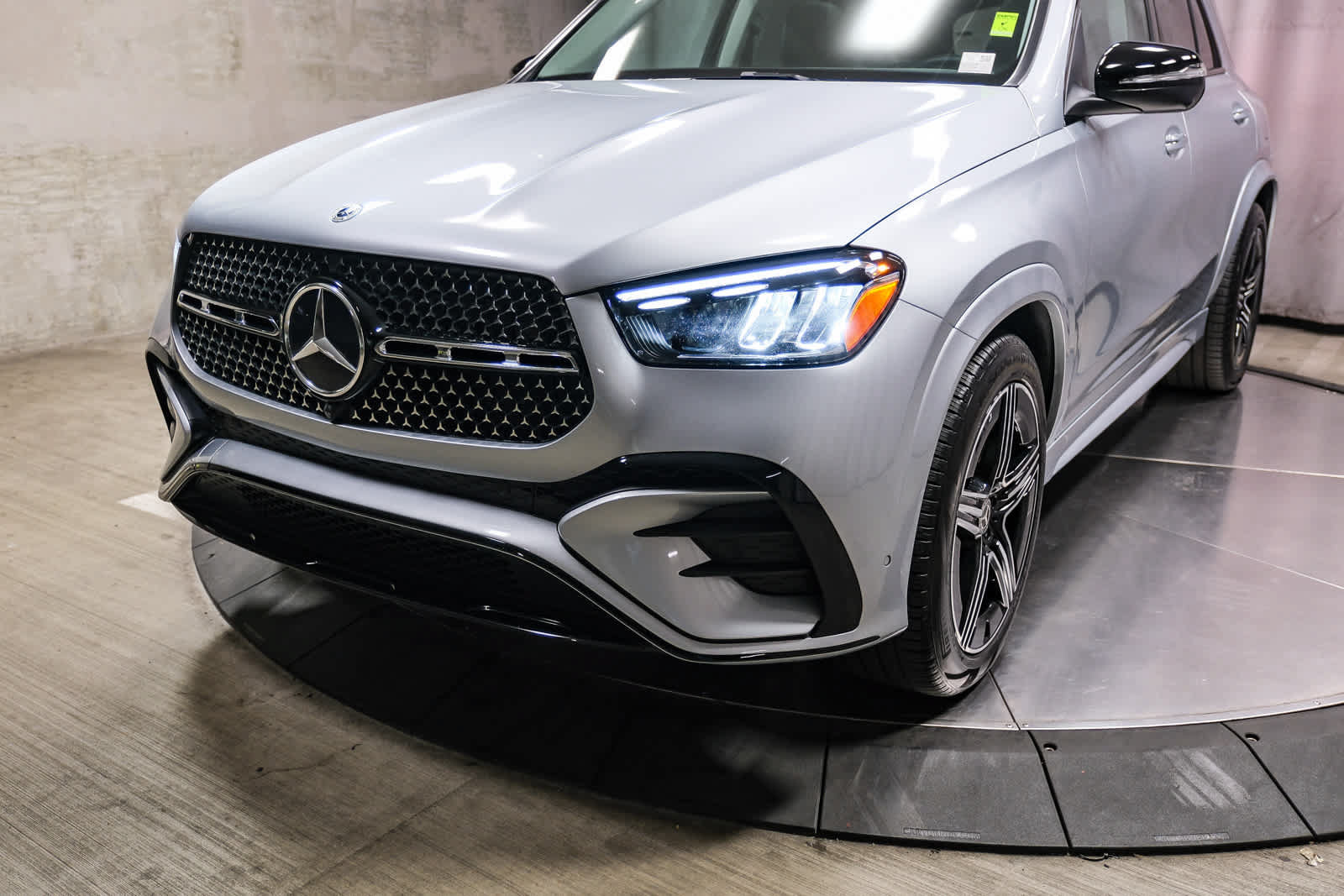 Used 2026 Mercedes-Benz GLE 450e 4MATIC w/ AMG Line Exterior image 11