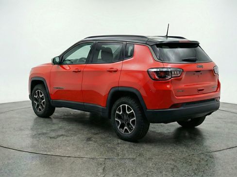 Used 2025 Jeep Compass Trailhawk AWD/4WD image 6