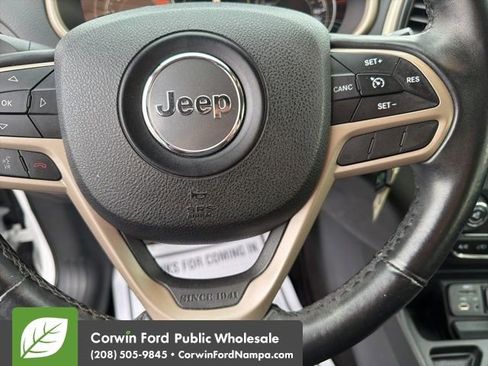 Used 2017 Jeep Cherokee Latitude image 16