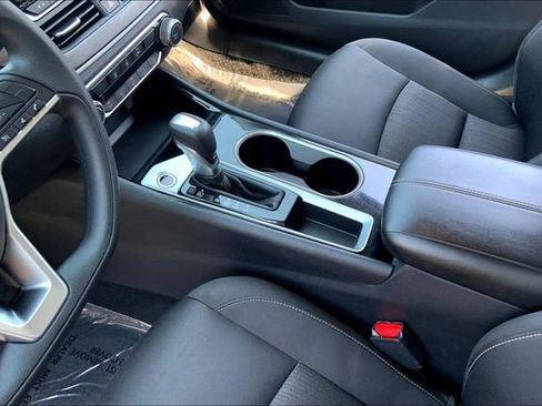 Used 2024 Nissan Altima 2.5 SV image 13