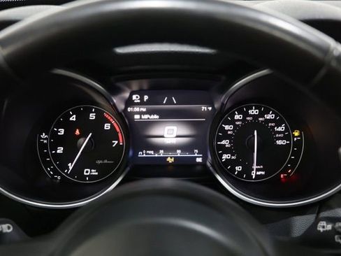 Used 2023 Alfa Romeo Stelvio Veloce AWD/4WD image 21
