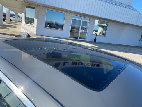 Certified 2019 Chrysler 300 Limited w/ Safetytec Plus Group image 3