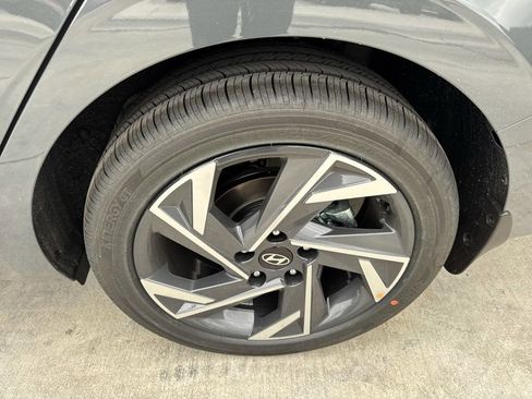 New 2026 Hyundai Elantra Limited FWD image 22
