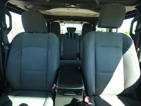 Used 2018 Jeep Wrangler Unlimited Sport S AWD/4WD image 35