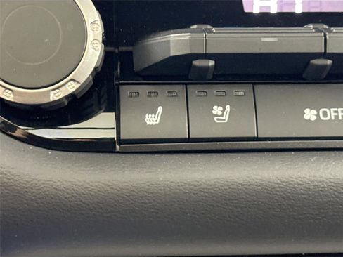 Used 2023 Toyota Tundra Platinum image 8