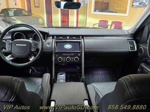 Used 2017 Land Rover Discovery First Edition image 27