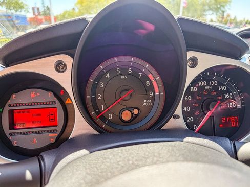 Used 2016 Nissan 370Z Coupe RWD image 10