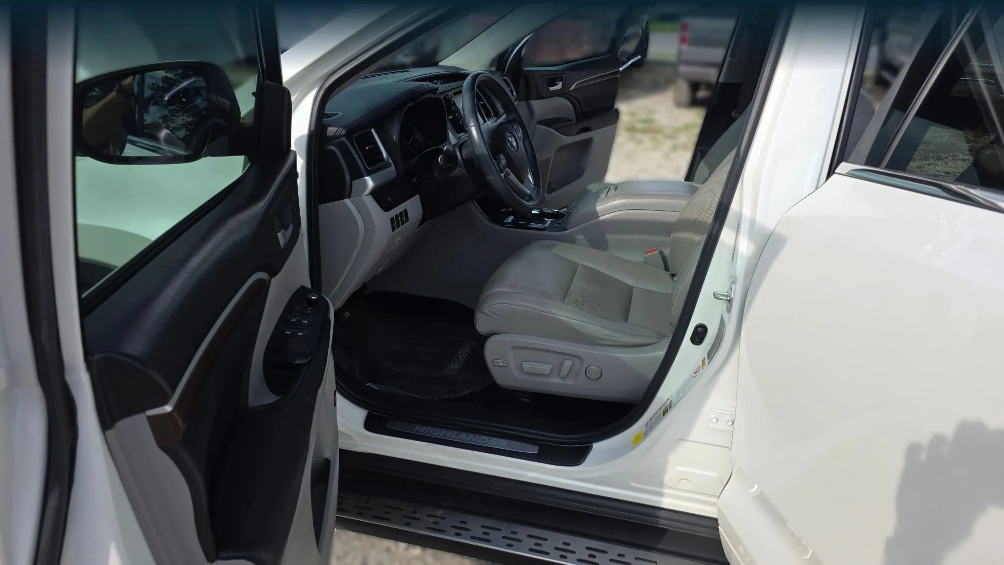 Used 2016 Toyota Highlander Limited FWD image 10