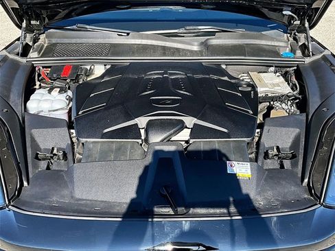 Used 2024 Porsche Cayenne Coupe image 23