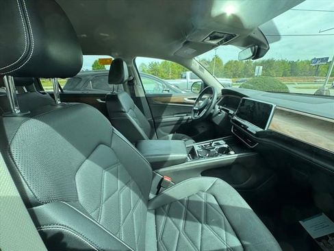 Used 2024 Volkswagen Atlas SE image 3