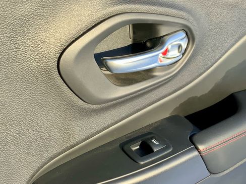 Used 2021 Jeep Cherokee Trailhawk w/ Comfort/Convenience Group image 52