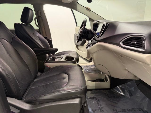 Used 2022 Chrysler Pacifica Touring-L FWD image 30