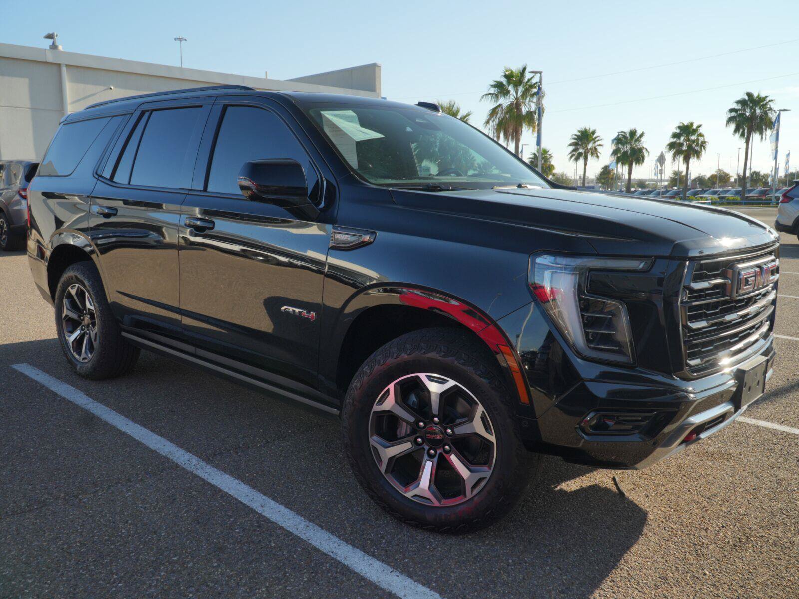 Used 2025 GMC Yukon AT4 Ultimate AWD/4WD image 2