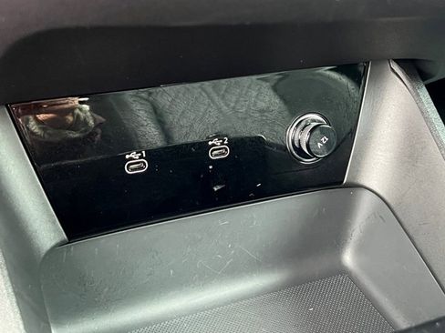 Certified 2025 Audi SQ6 e-tron Prestige w/ Black Optic Package image 31