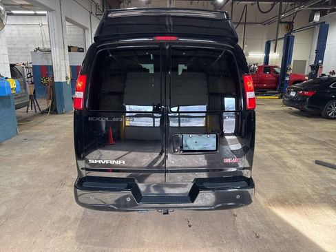 Used 2020 GMC Savana 2500 Extended w/ Enhanced Convenience Package image 3