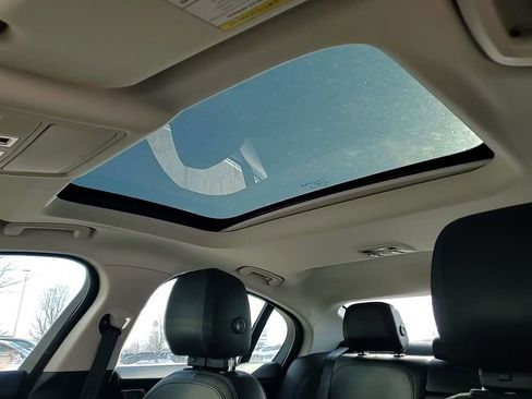 Used 2020 Jaguar XE S image 30